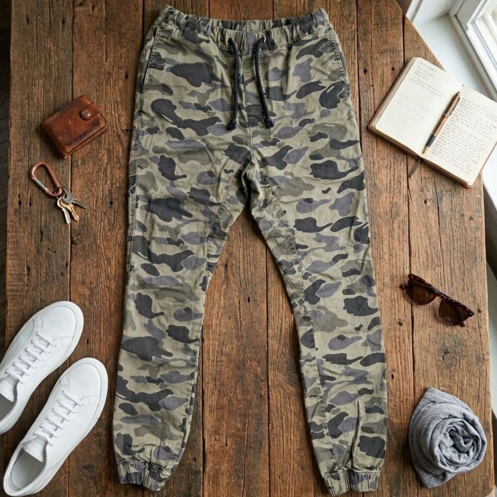 Men's Divided Camo Joggers | Size 28 | Excellent Condition